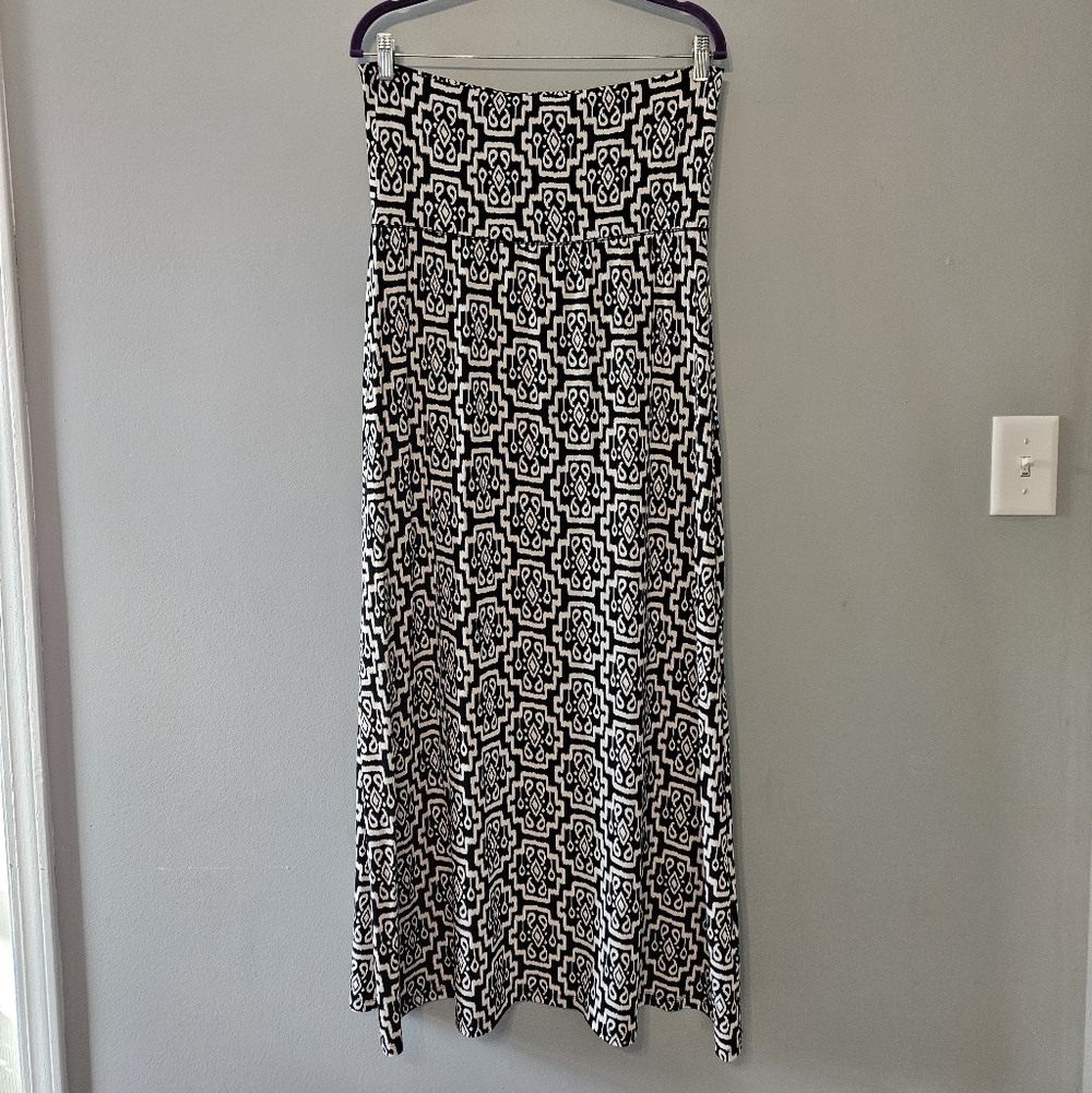 NWT Artisan NY Black and White Geometric Maxi Skirt